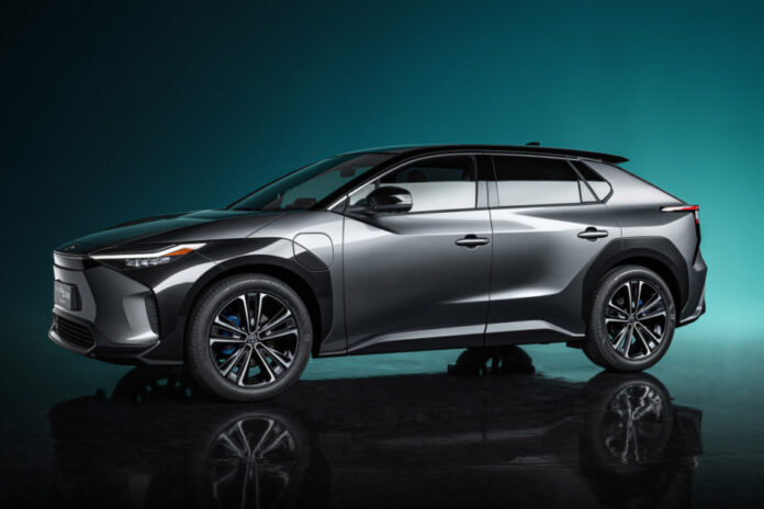 Subaru-Solterra-electrical-crossover-headed-to-showrooms-in-2022-930x620