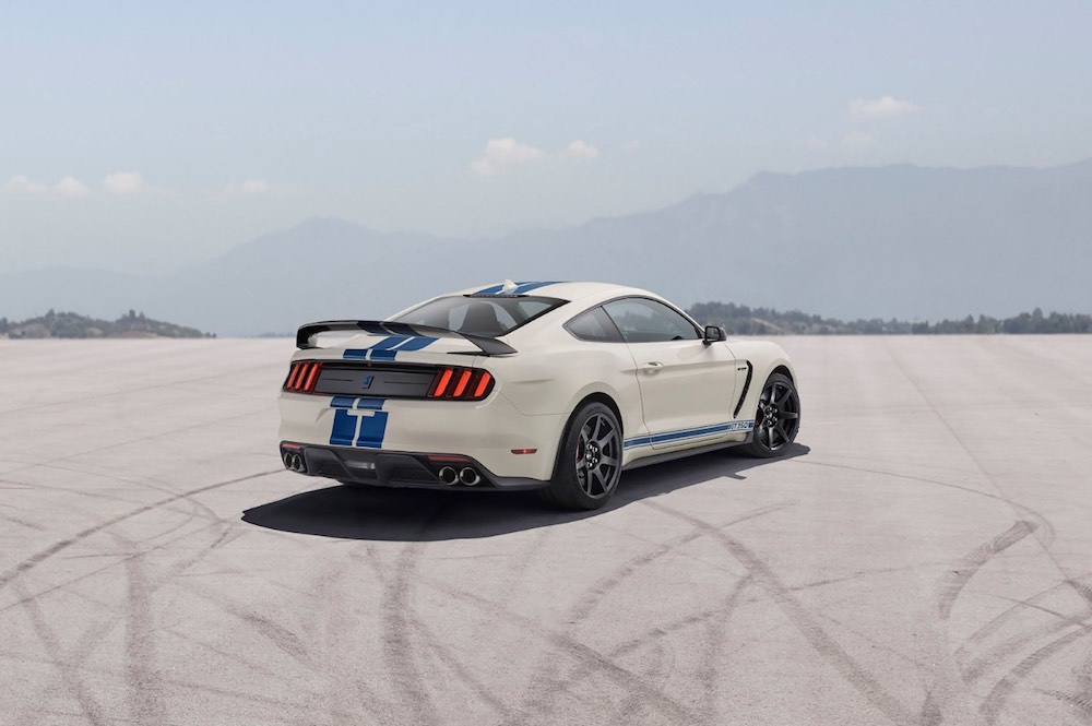 2021-shelby-gt-atras