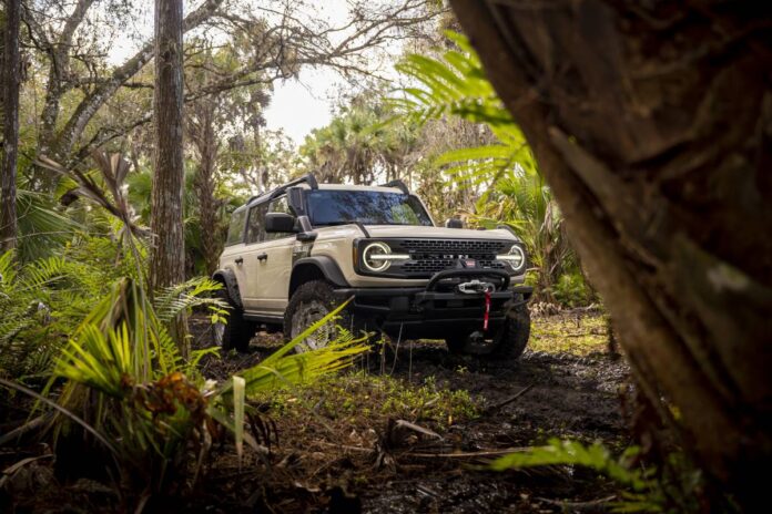 2022FordBroncoEverglades_DesertSand_01