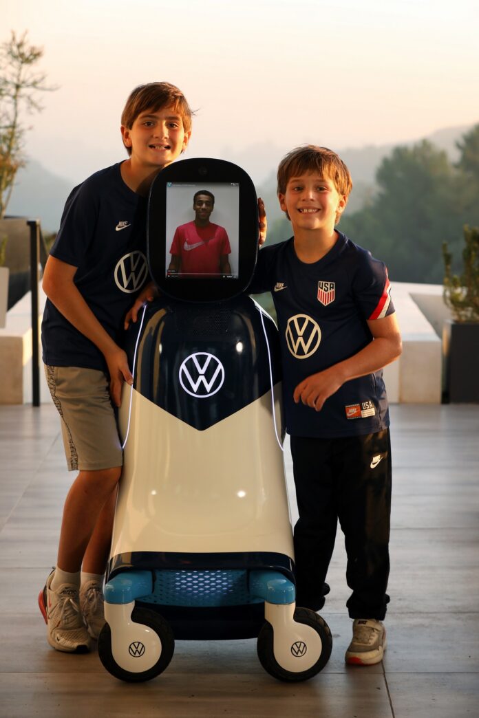 Large-15231-VolkswagenscustomtelepresencerobotCHAMPgiveskidsexperiencinghealthchallengesareasontosmile