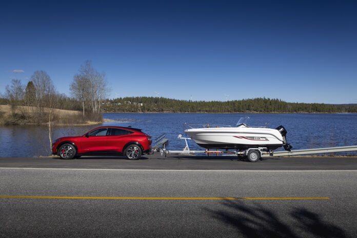 2022_FORD_MACH-E_TOWING_03