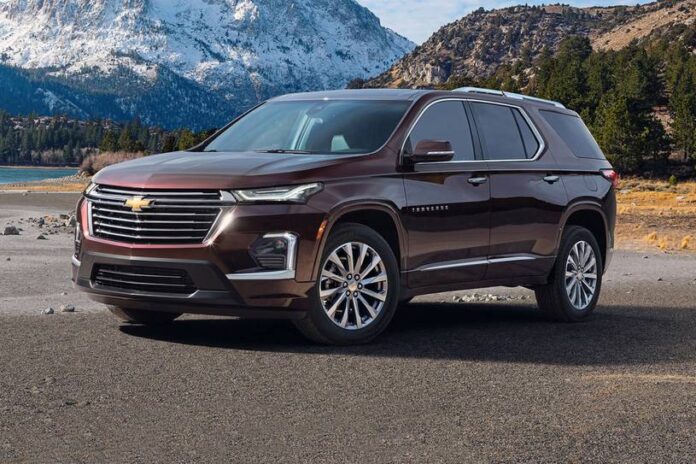 2022_chevrolet_traverse_4dr-suv_high-country_fq_oem_1_815x543