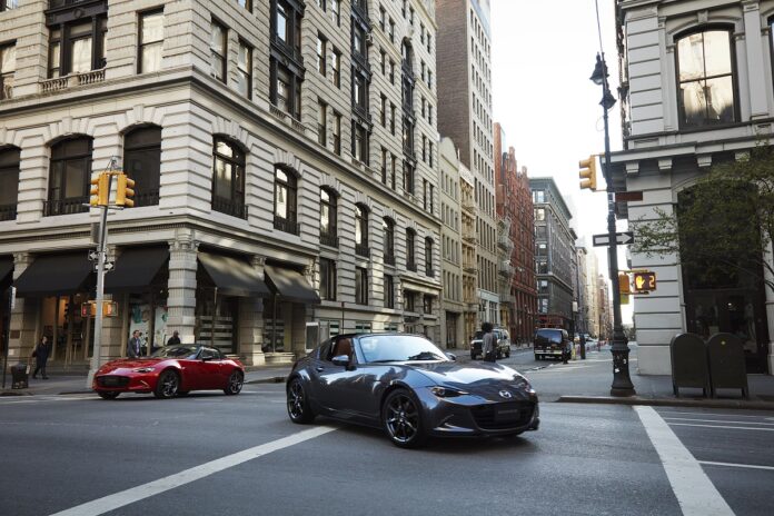 2022-Mazda-MX-5-Miata_03