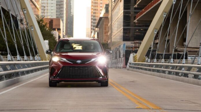cover 2022_Toyota_Sienna_XSE_Ruby-Flare-Pearl